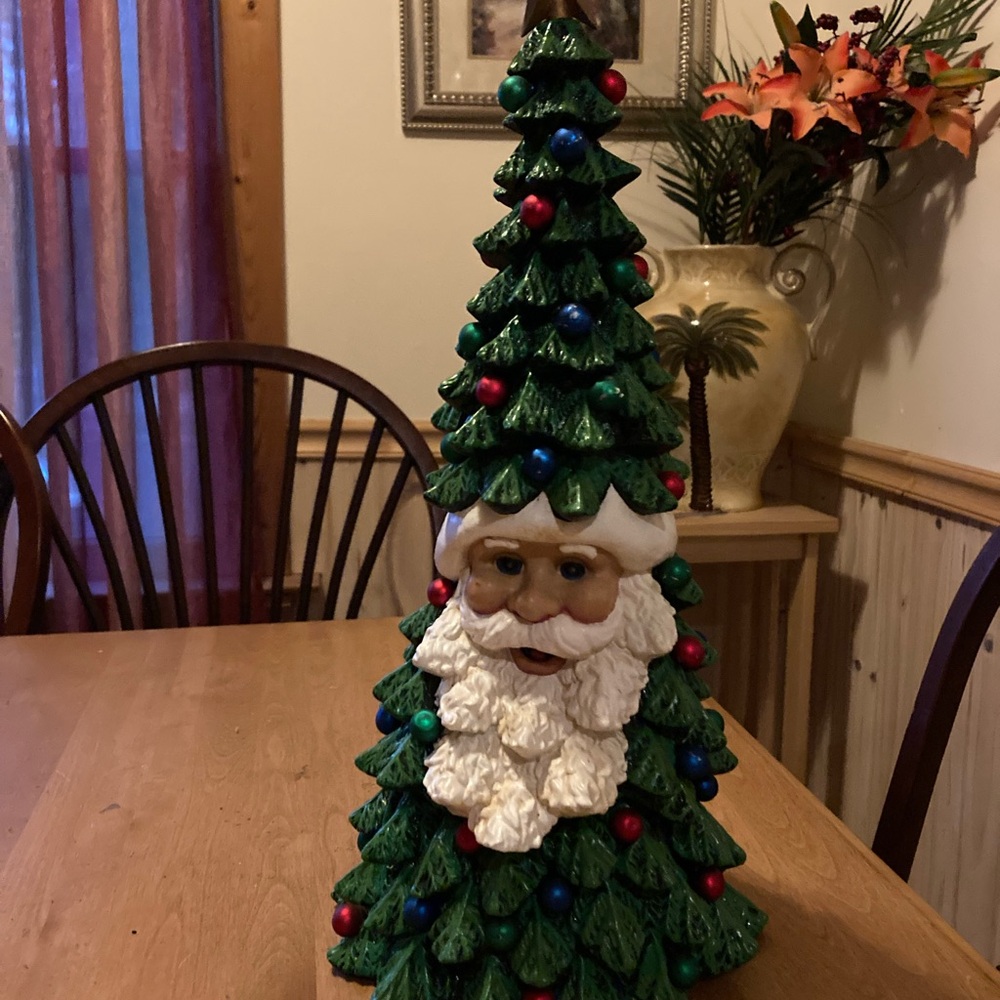 Department 50 decorative Santa Christmas tree